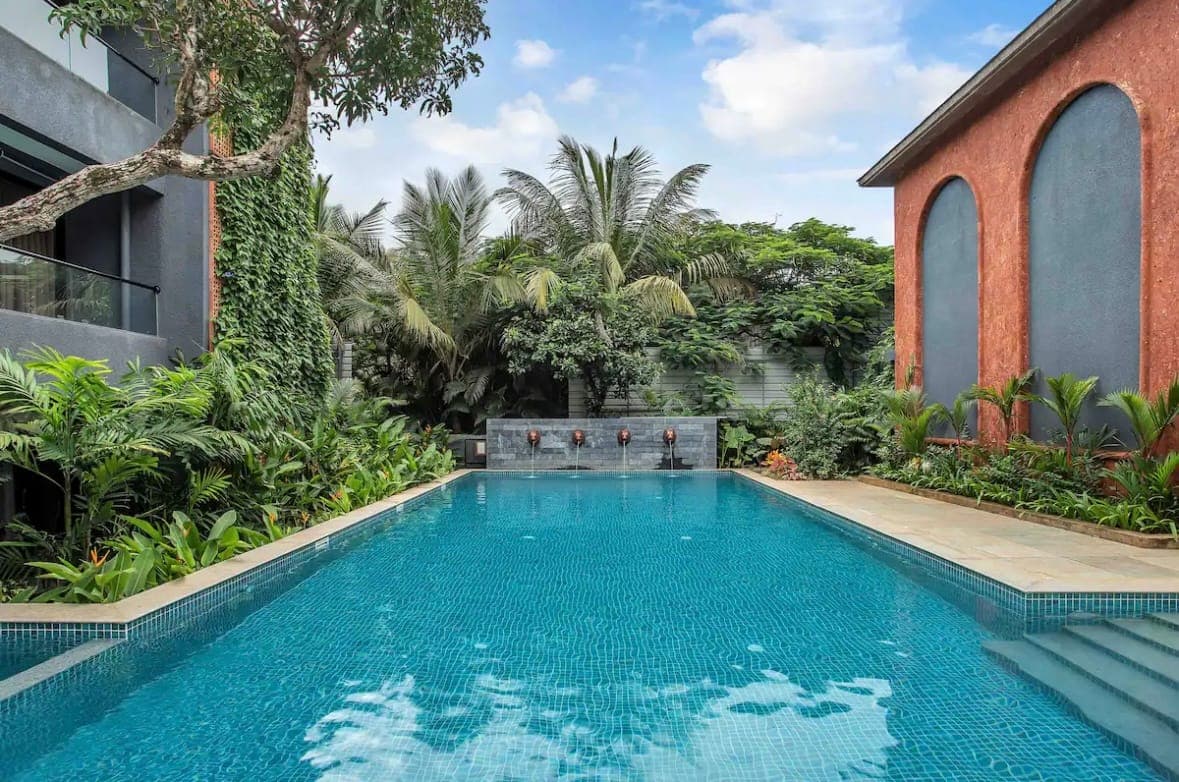 The pool beside the apartment.